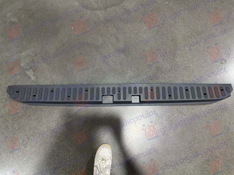 Shkelëse e parakolpit të pasëm plastik