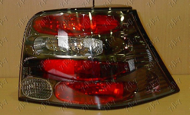 Drita stop set e errët lexus