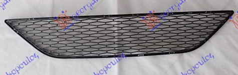 Grilë qendrore në parakolpin e përparme