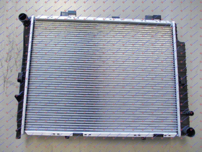 Radiator për motor 200/220CDI (marsh manual) (me/pa kondicioner) (64x49.6)