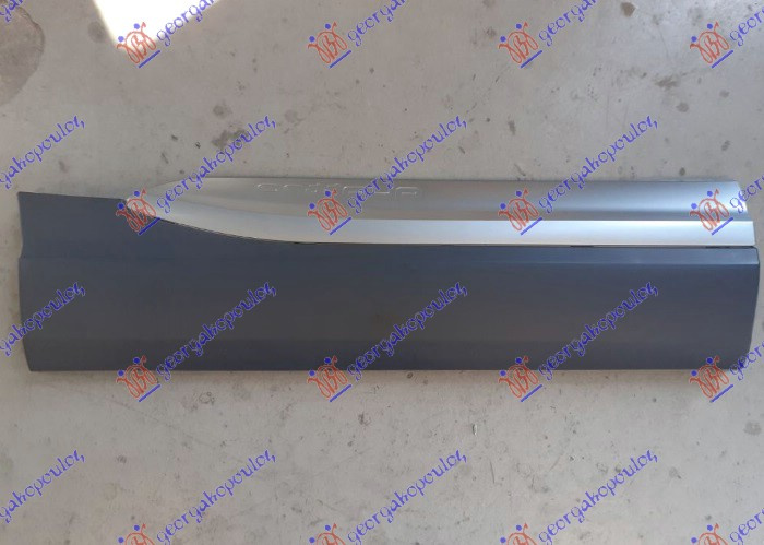 Shirit në derën e pasme (s-line/SQ7)