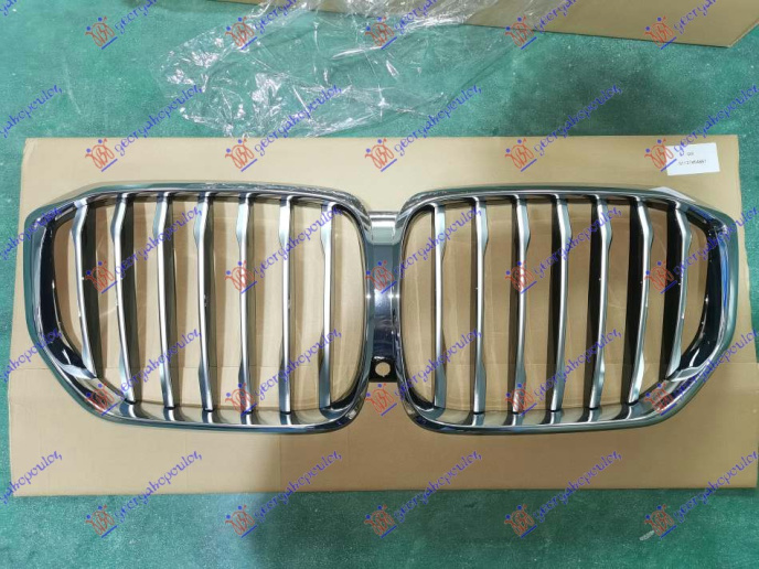 Maskë pvc/grilë krom (me kamerë)