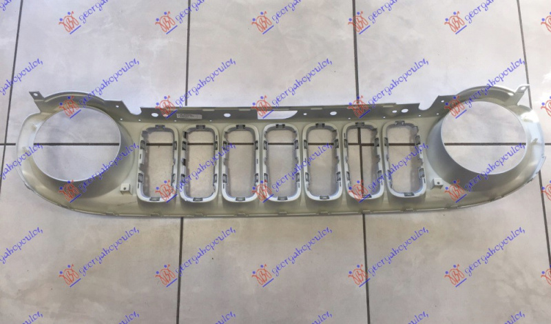 Maskë pvc/grilë e argjendtë