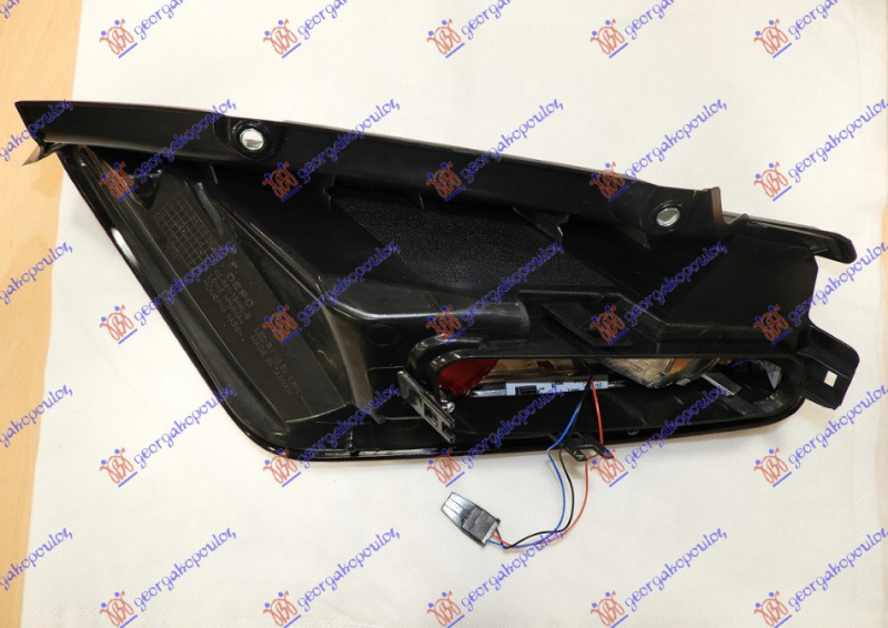 Dritë stop (LED) (pa mbajtëse llambash) (për modelet me mbajtës të shpejtë) (E)