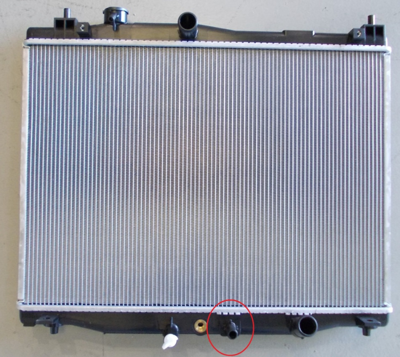 Radiator për motor 1.3 (marsh automatik) benzinë (560x400x16) (KOYO)