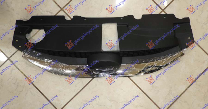 Maskë pvc/grilë komplet me shirit krom (ix35)