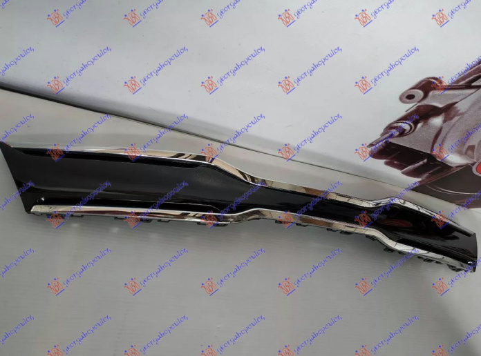 Maskë pvc/grilë me ngjyrë të zezë/krom