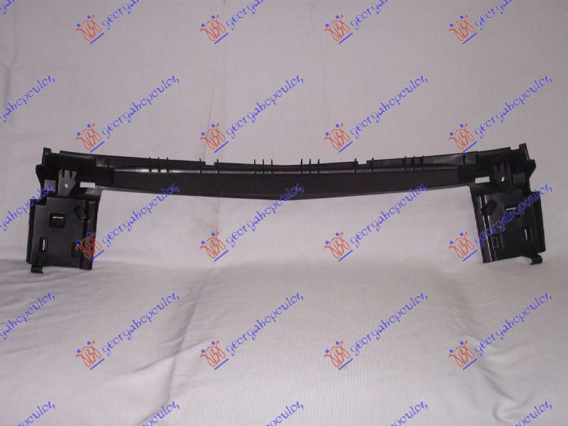 Grilë qendore në parakolpin e përparme e brendshme (AMG line)