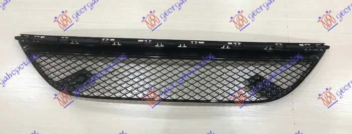 Grilë qendrore në parakolpin e përparme (me hapje për sensor parkimi) (AMG-LINE)