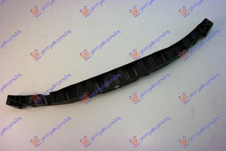 Shinë/bazë në parakolpin e përparmë plastik