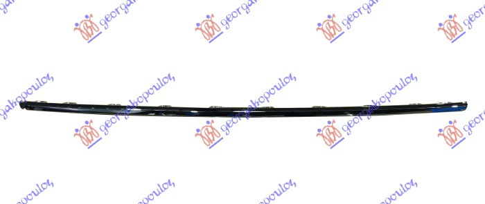 Shirit në grilën e parakolpit të përparmë krom