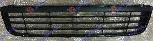 Grilë qendrore në parakolpin e përparme